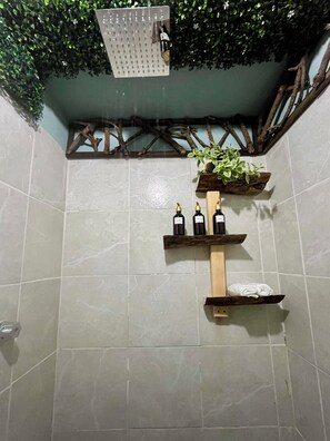 Dusche, Handtücher, Seife, Toilettenpapier