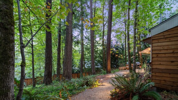 Property grounds - Private Urban Forest Hideaway in the Heart of Portland with AC (Portland)