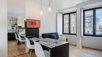 Studio (Studio with Street View) | Dining