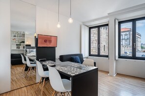 Studio (Studio with Street View) | Dining - Guestready - Cathedral Design Apartments (Porto)