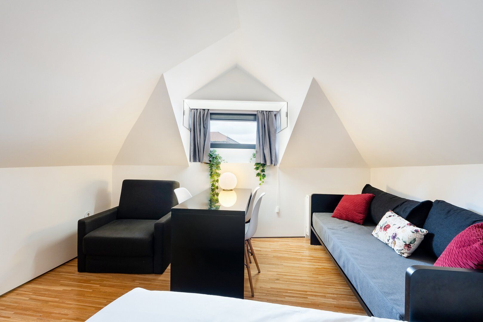 Studio (Superior Studio)