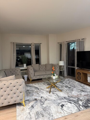 Luxury 2-Bedroom Apartment. Washer and Dryer, A/C, Gym, With NYC Close By.