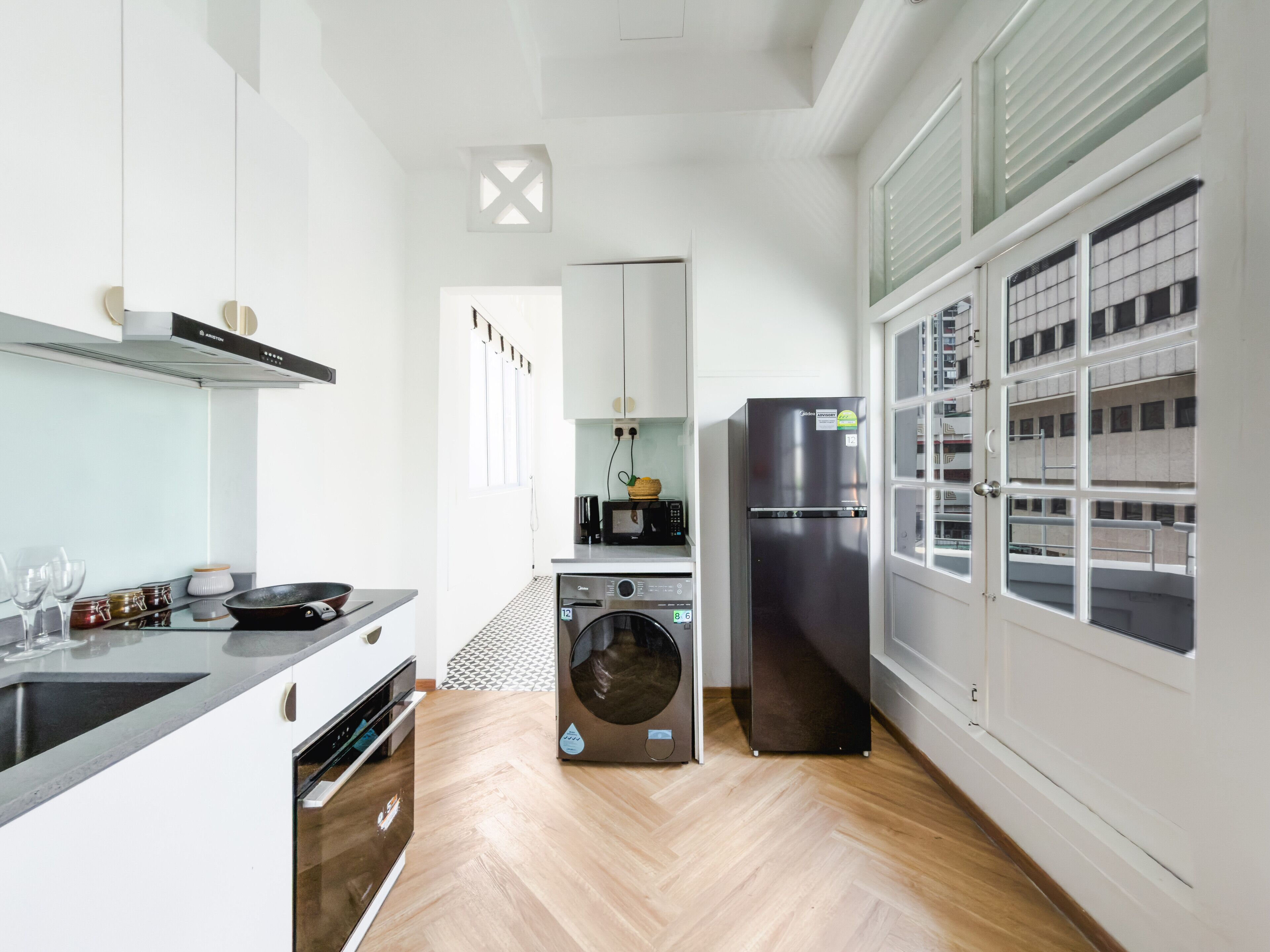 Appartement Familial, 3 chambres, balcon, vue ville | Cuisine privée | Grand réfrigérateur, micro-ondes, plaque de cuisson, chaise haute