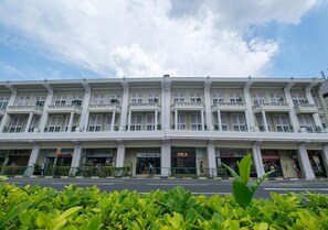 Exterior - The White House Serviced Residences  (Singapore)