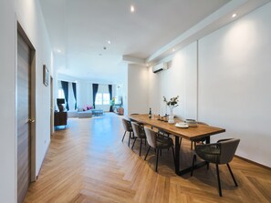 Appartement familial, 3 chambres, balcon, vue sur la ville | Restauration