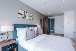 2 bedrooms, WiFi, bed sheets - 2BR Penthouse In Leeds Centre - Free Parking, Wifi (Leeds)