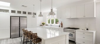 White Haven with Spa, Kew East