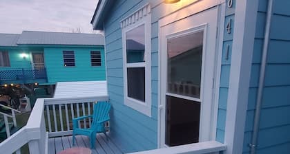 Brand New Tiny Home - 3 min Walk from Magnolia Beach in Port Lavaca with AC/Heat