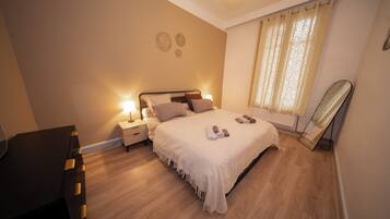 Tabla de planchar con plancha, Internet, ropa de cama