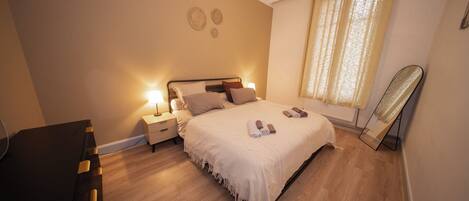 BĂŒgeleisen/BĂŒgelbrett, Internetzugang, BettwĂ€sche