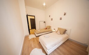 2 chambres, fer et planche Ă repasser, accĂšs Ă Internet, literie fournie