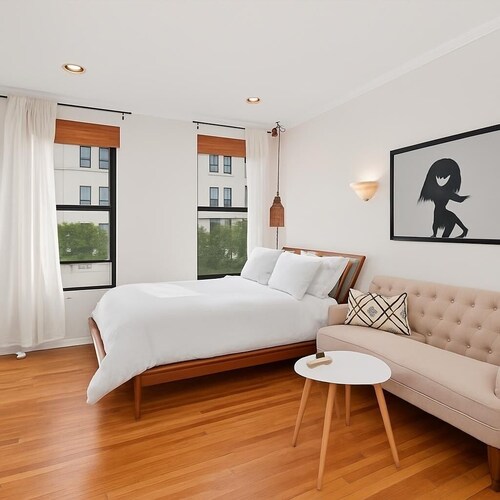 Designers 1-bedroom apartment in delightful New York