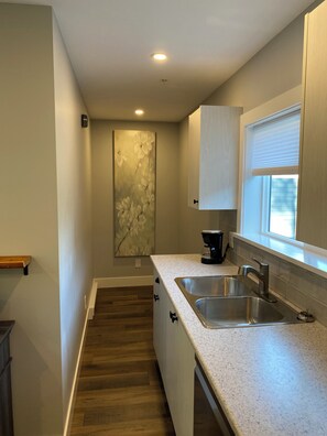 Interior - The Tree House - Luxury Carriage House at Shawnigan Lake (Shawnigan Lake)