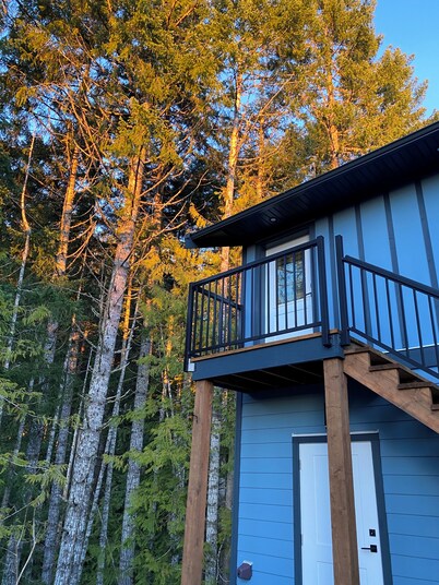 The Tree House - Luxury Carriage House at Shawnigan Lake