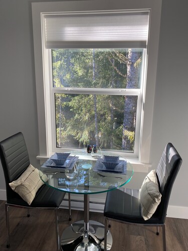 The Tree House - Luxury Carriage House at Shawnigan Lake