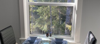 The Tree House - Luxury Carriage House at Shawnigan Lake