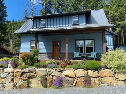 The Tree House - Luxury Carriage House at Shawnigan Lake