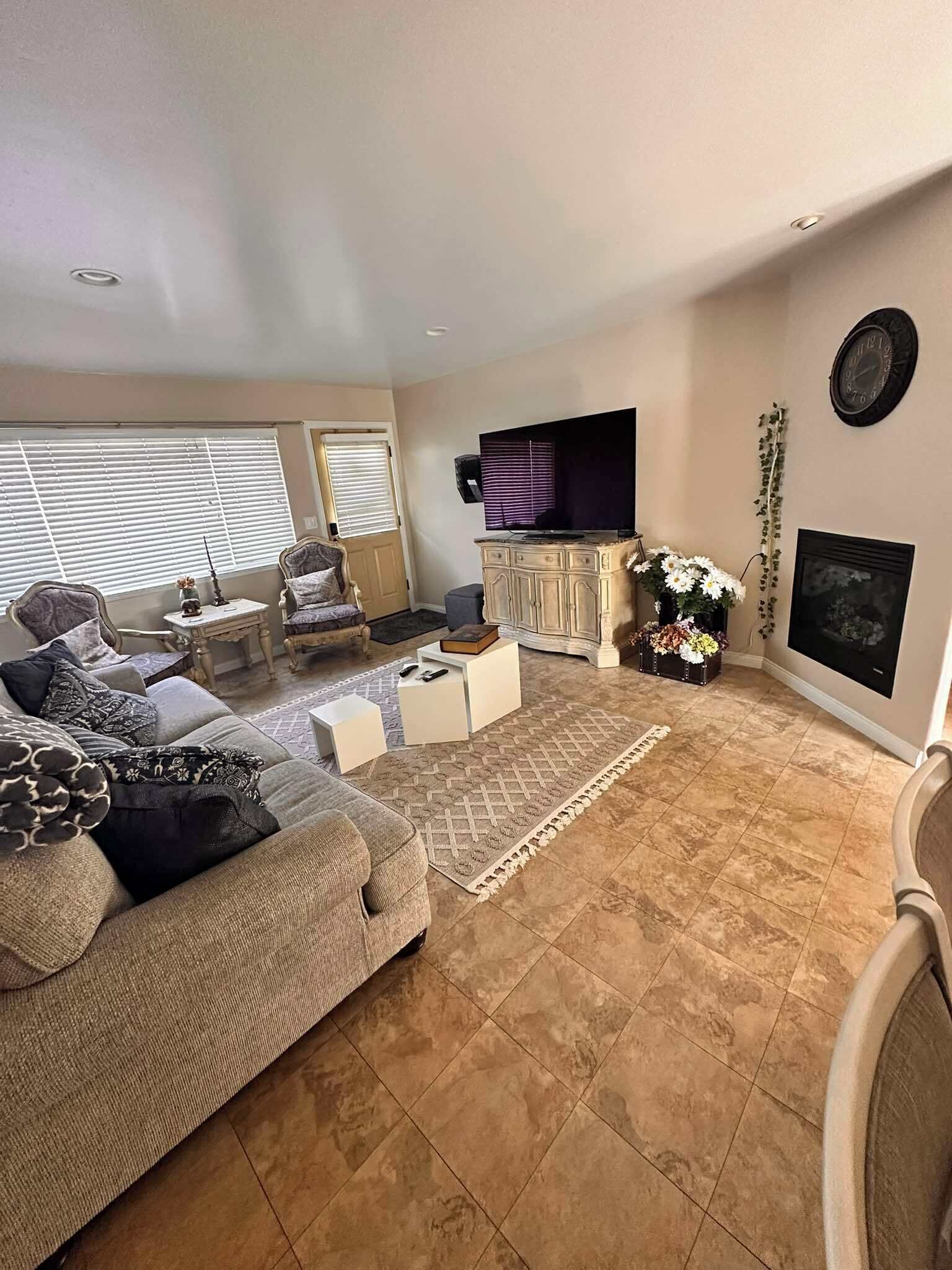 2-bedroom Townhome In Tranquil Santa Barbara With Fitnes And Game Room In Garage - Goleta, CA