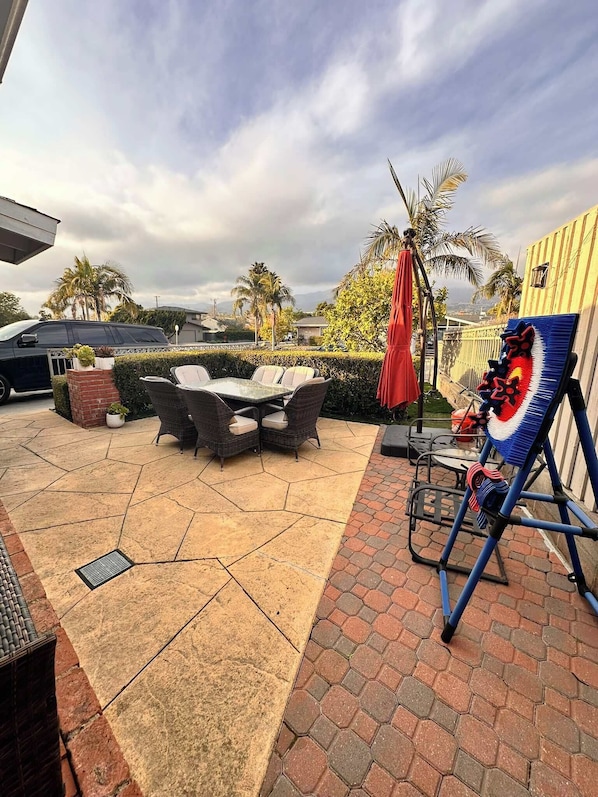 Outdoor dining