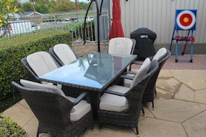 Outdoor dining - 2-bedroom townhome in tranquil Santa Barbara with fitnes and game room in garage (Santa Barbara)