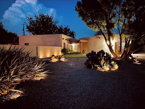 Casa Feathergrass