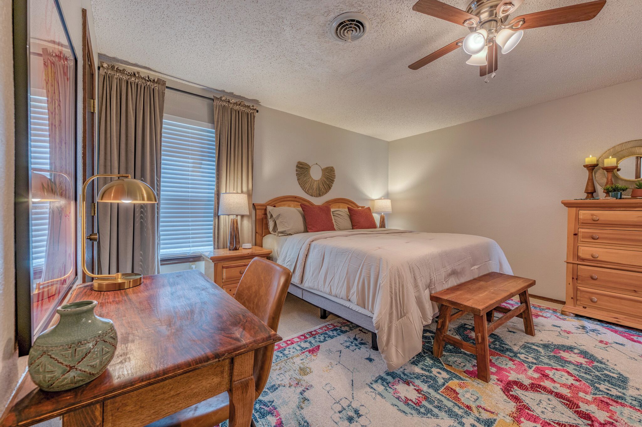 Escrivaninha, ferros/tábuas de passar roupa, berço de viagem, Wi-Fi