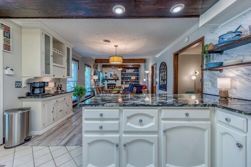 Casa Feathergrass