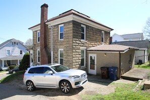 Exterior - Close to Court St. and Ohio University, 2 Bedroom, 1.5 Bath, House, Great Porch (Athens)