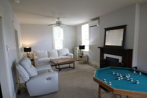 TV - Close to Court St. and Ohio University, 2 Bedroom, 1.5 Bath, House, Great Porch (Athens)