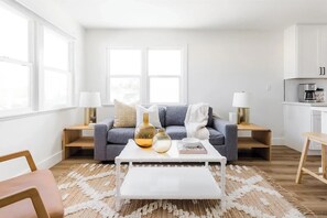 TV - Coastal Front Home in downtown Oceanside (Oceanside)