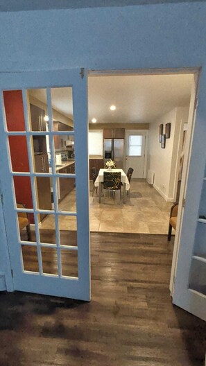 Dining - 1-3630 All-inclusive 3-bedroom apartment, fully equipped (Trois-Rivières)