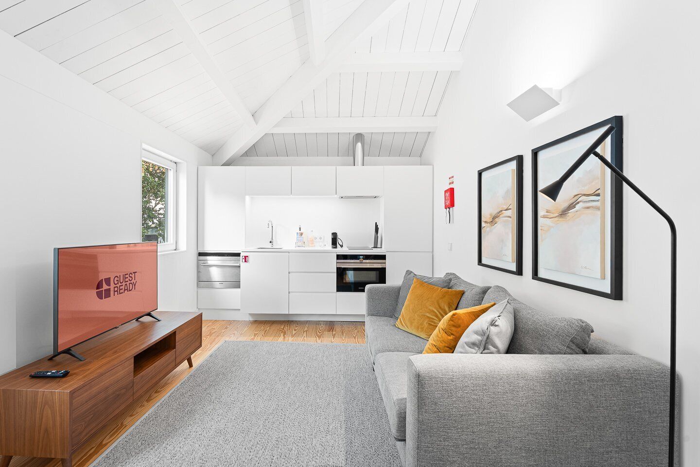 Apartment (One-Bedroom Apartment with City View) | Wohnzimmer