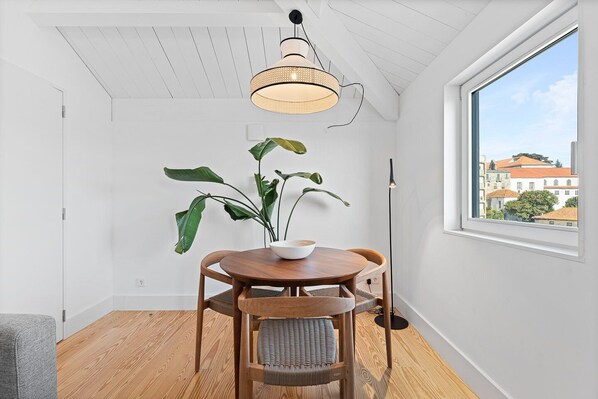 Lejlighed (One-Bedroom Apartment with River View) | Opholdsområde