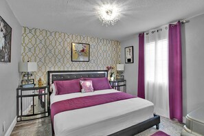 3 bedrooms, iron/ironing board, WiFi, bed sheets - Charming 3-bedroom home with hot pool and spa. (Clearwater)