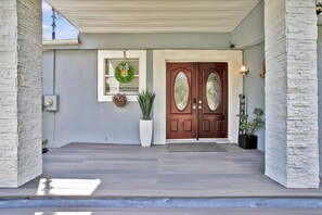 Exterior detail - Charming 3-bedroom home with hot pool and spa. (Clearwater)