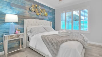 5 bedrooms, desk, iron/ironing board, travel crib