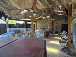 Interior - Patio Pad - Perfect for Entertaining (Little Elm)