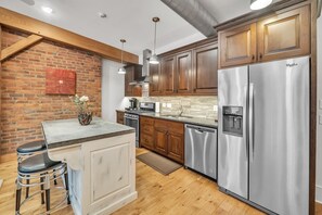 Microwave, oven, stovetop, dishwasher - Top-Floor Loft on Main Street · Walk to Dining, Courthouse, Theatre (Abingdon)