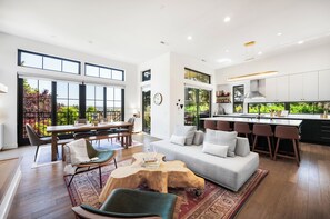 Smart TV, fireplace, books, offices