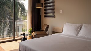 Premium bedding, memory-foam beds, individually furnished, desk - Lam Living (Ho Chi Minh City)