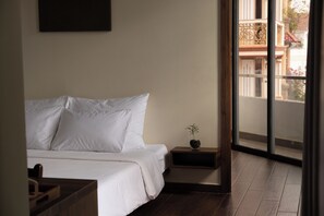 Premium bedding, memory-foam beds, individually furnished, desk - Lam Living (Ho Chi Minh City)