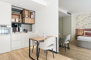 Studio, Balcony (Standard Studio) | Individually decorated, laptop workspace, iron/ironing board, free WiFi - Guestready - Alma Invicta (Porto)