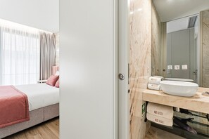 Individually decorated, laptop workspace, iron/ironing board, free WiFi - Guestready - Alma Invicta (Porto)