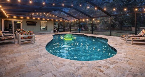Green Escape · 1-Acre Private Oasis · Screened Pool · 5 Min to Lakewood Ranch