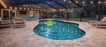 Green Escape · 1-Acre Private Oasis · Screened Pool · 5 Min to Lakewood Ranch