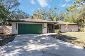 Exterior - 3-bedroom pool house on a acre w fenced yard - UTC, IMG, Lakewood Ranch & beach (Bradenton)
