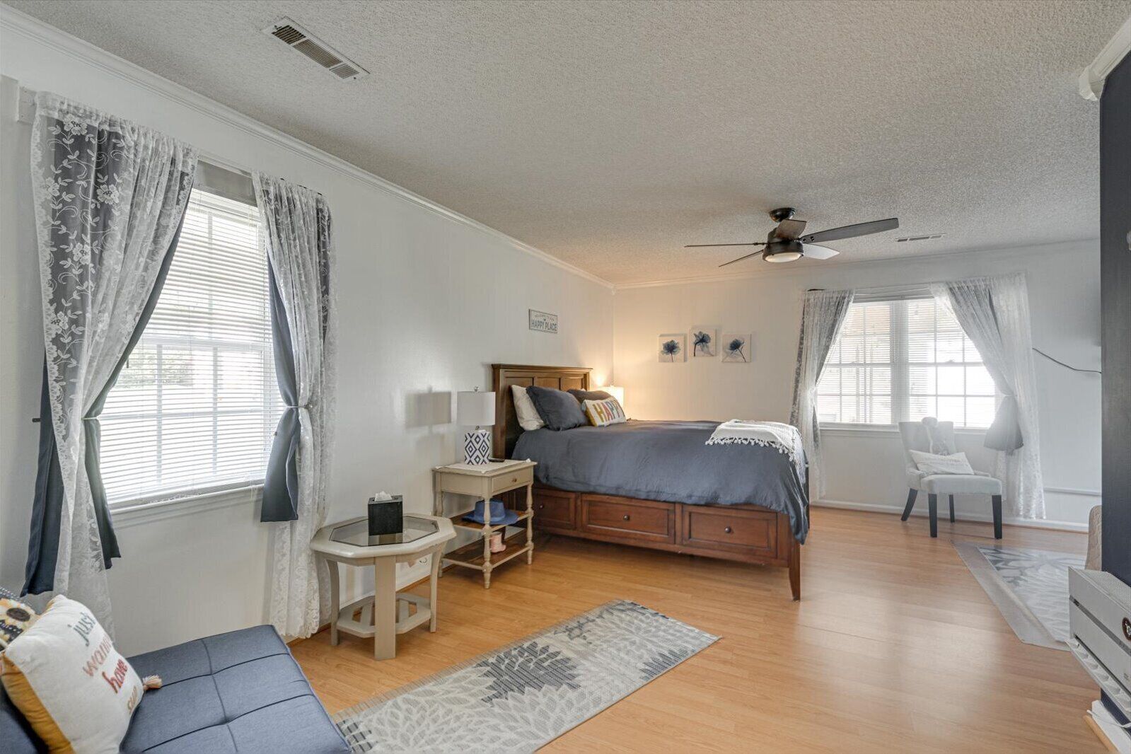 3 bedrooms, desk, iron/ironing board, free WiFi