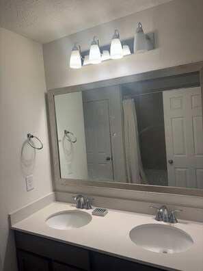 Bidet, towels, soap, toilet paper - Enjoy the Master bedroom, bath, and closet in one room , Crystal Lagoon, AC (Katy)