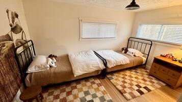 5 bedrooms, free WiFi, bed sheets