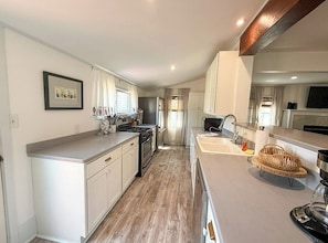 Microwave, oven, stovetop, dishwasher - Shell Yeah! Cape Charles Family-Friendly Retreat Walkable to Town & Beach (Cape Charles)